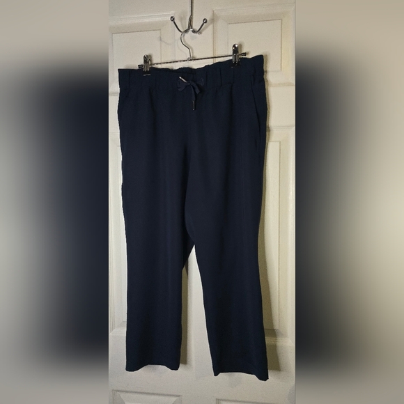 lululemon athletica On The Fly Crop Woven 23" - True Navy - Picture 6 of 12
